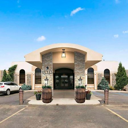 Revel Hotel Minot - Surestay Collection By Best Western Esterno foto