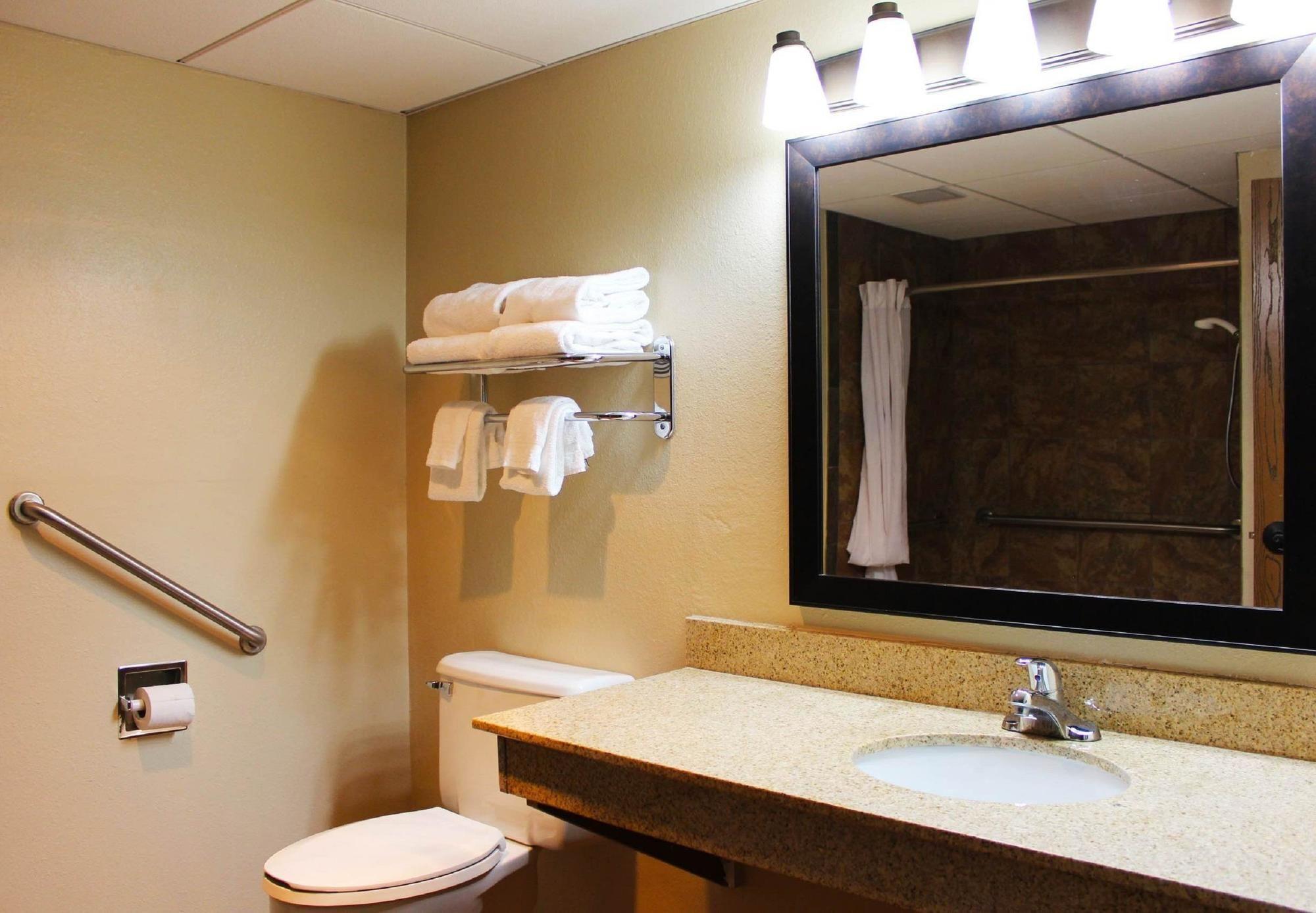 Revel Hotel Minot - Surestay Collection By Best Western Esterno foto