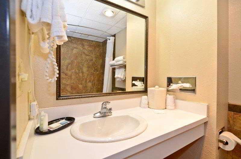 Revel Hotel Minot - Surestay Collection By Best Western Esterno foto