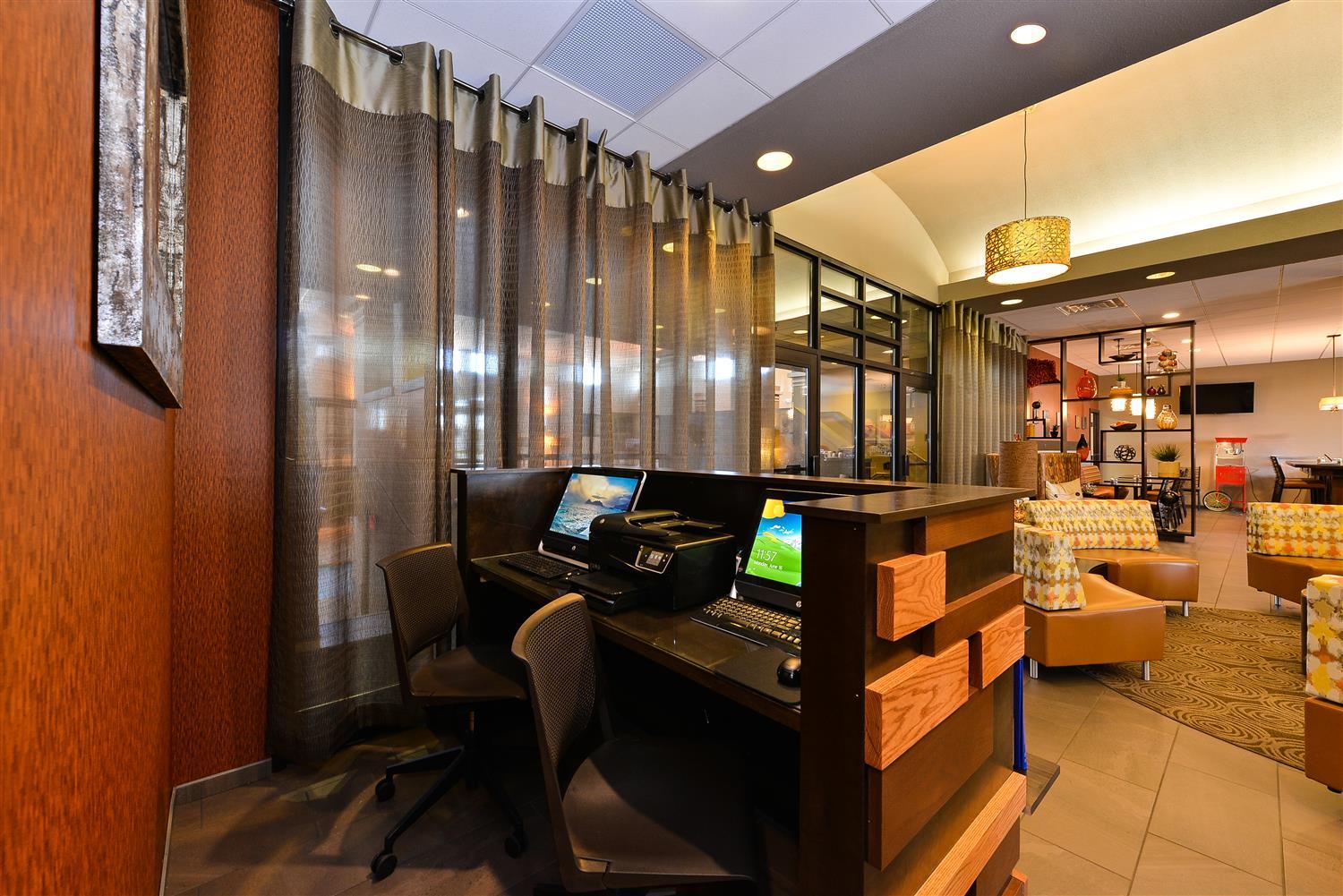 Revel Hotel Minot - Surestay Collection By Best Western Esterno foto