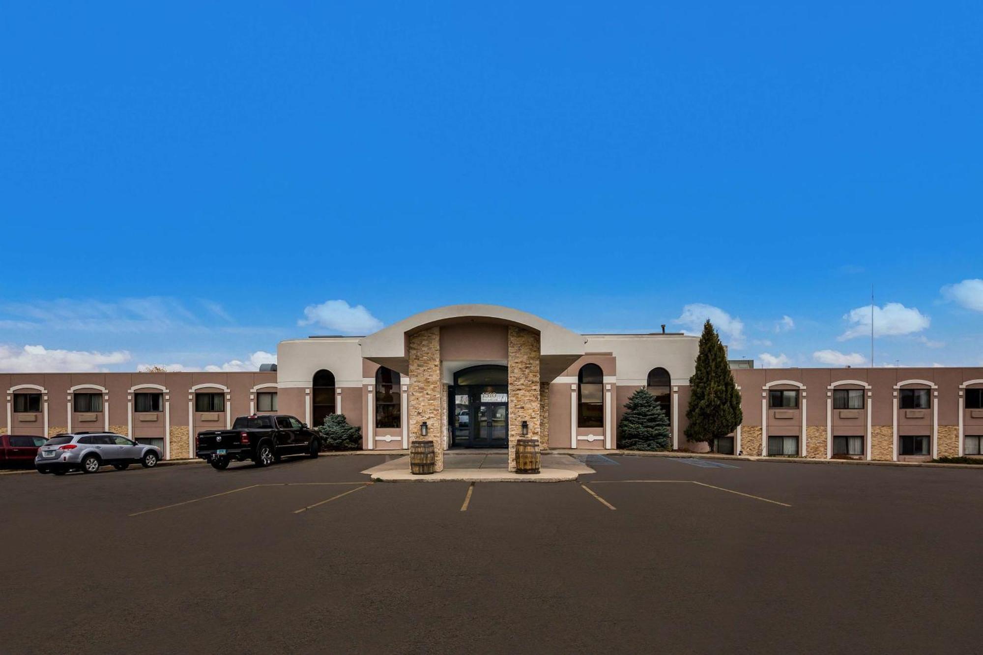 Revel Hotel Minot - Surestay Collection By Best Western Esterno foto