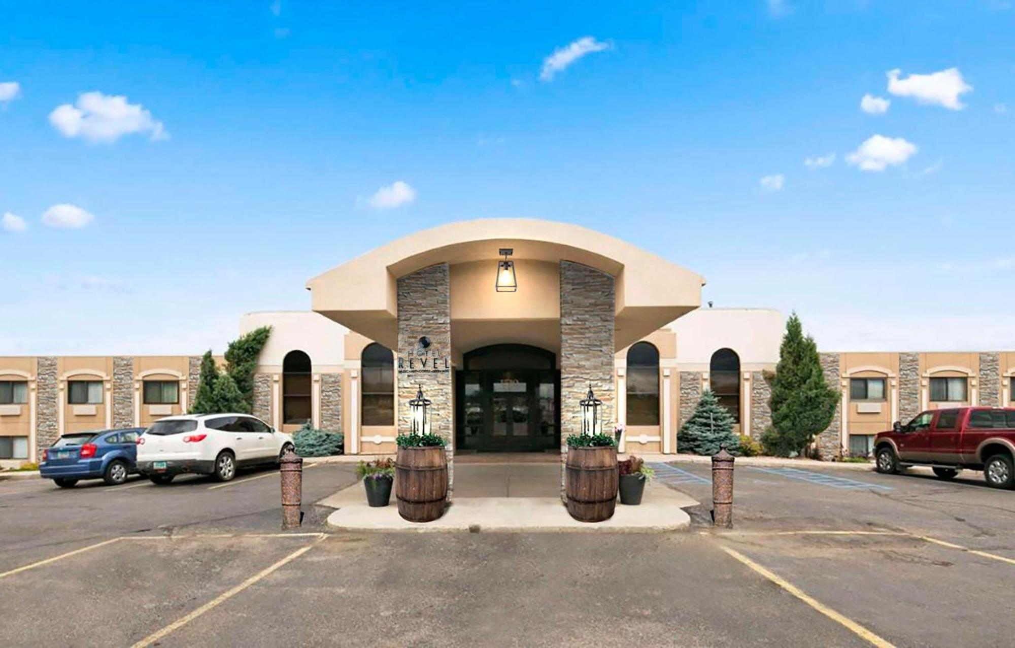 Revel Hotel Minot - Surestay Collection By Best Western Esterno foto