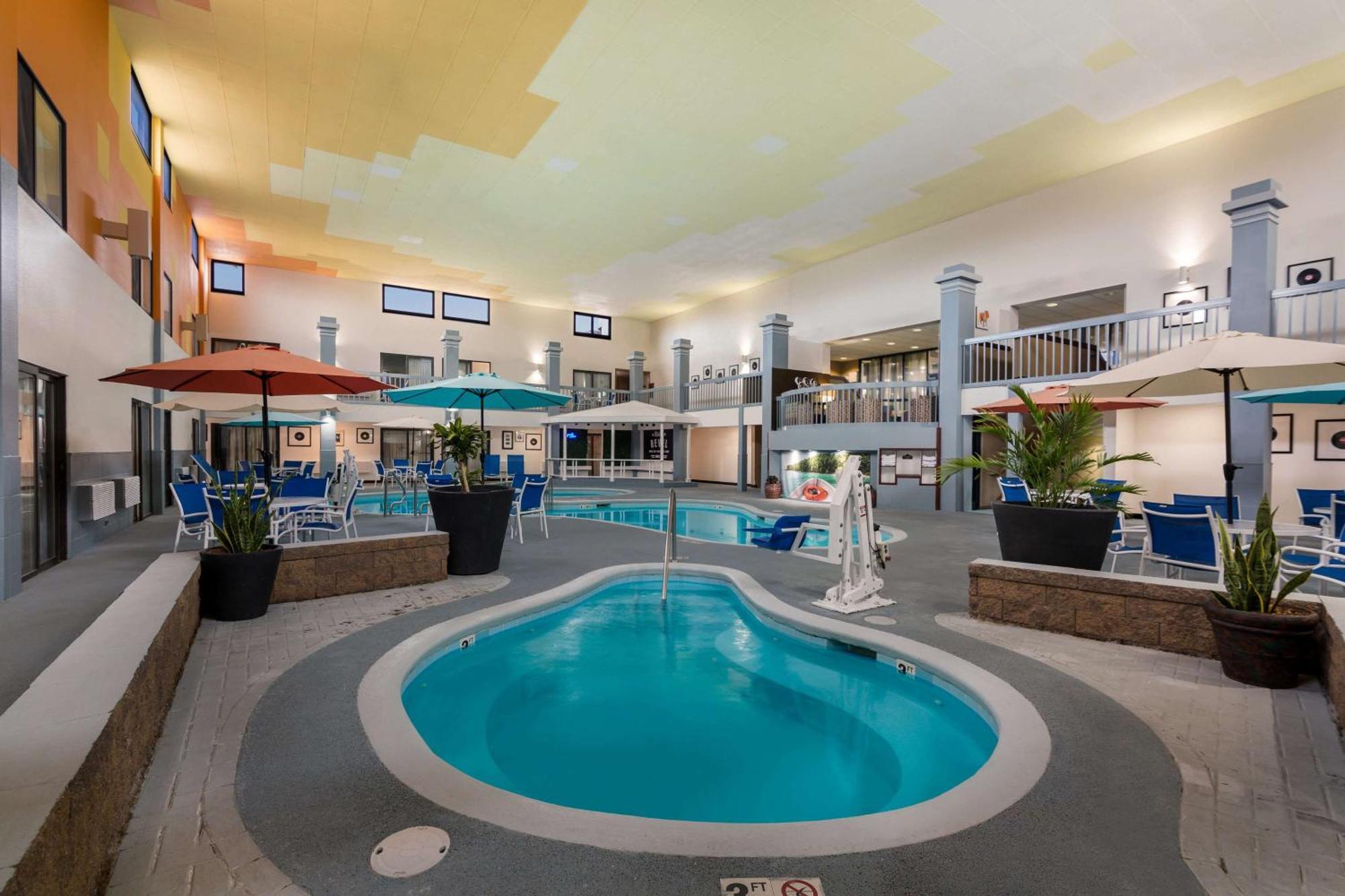 Revel Hotel Minot - Surestay Collection By Best Western Esterno foto