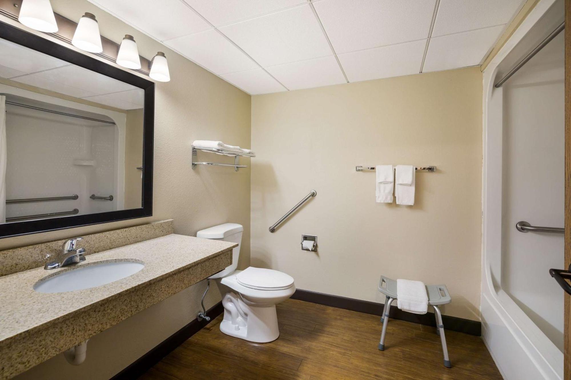 Revel Hotel Minot - Surestay Collection By Best Western Esterno foto