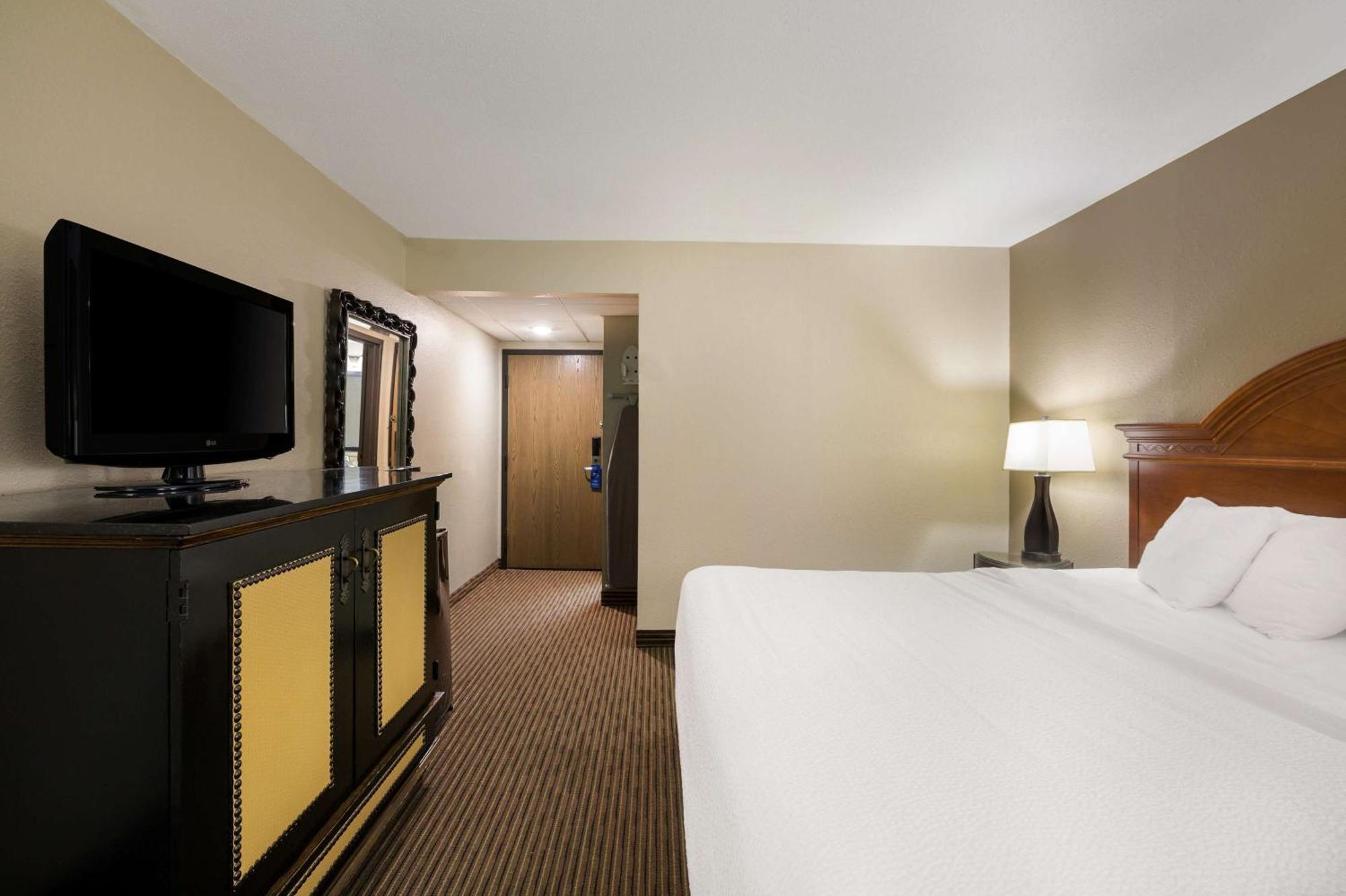 Revel Hotel Minot - Surestay Collection By Best Western Esterno foto