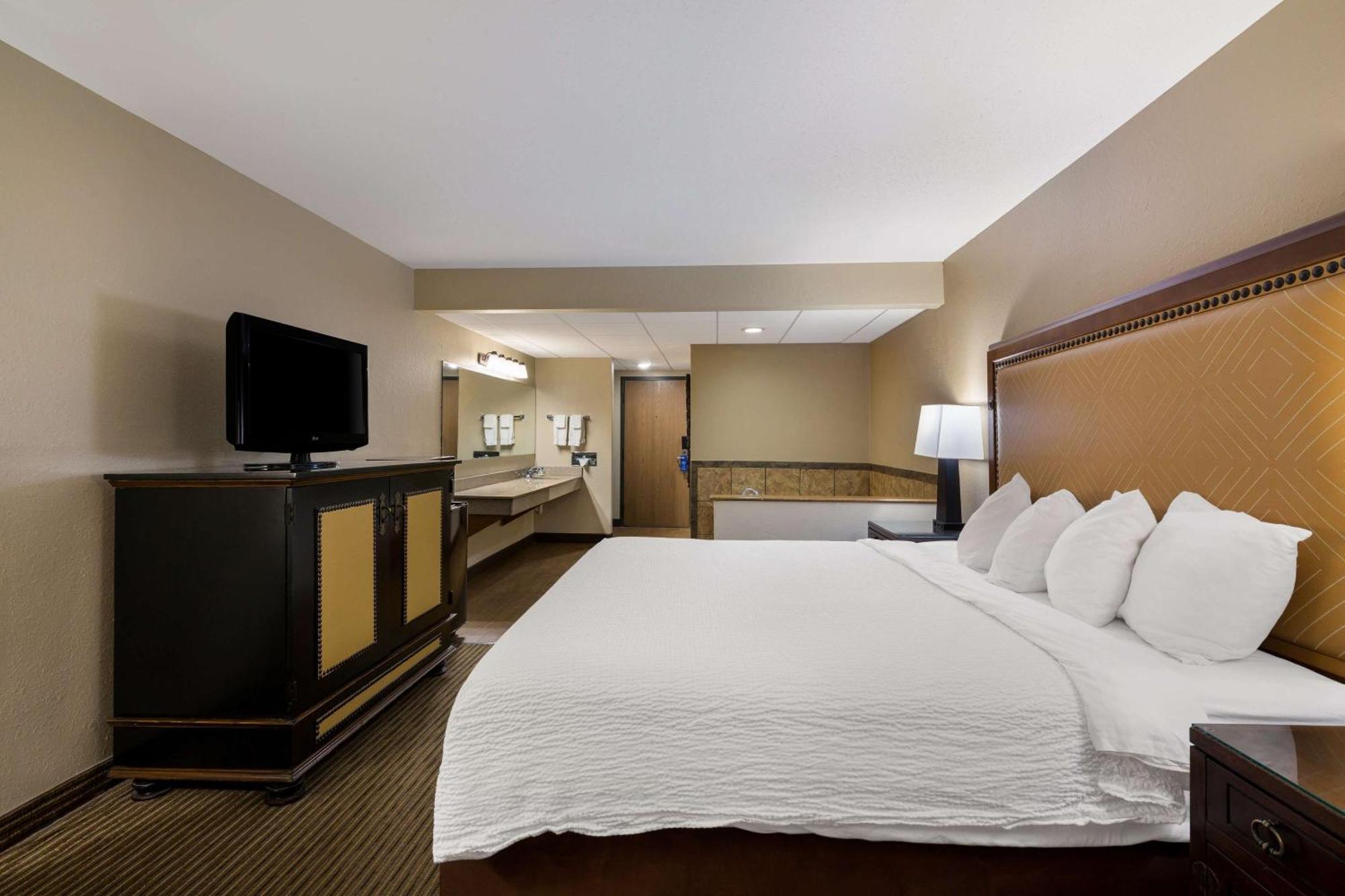 Revel Hotel Minot - Surestay Collection By Best Western Esterno foto