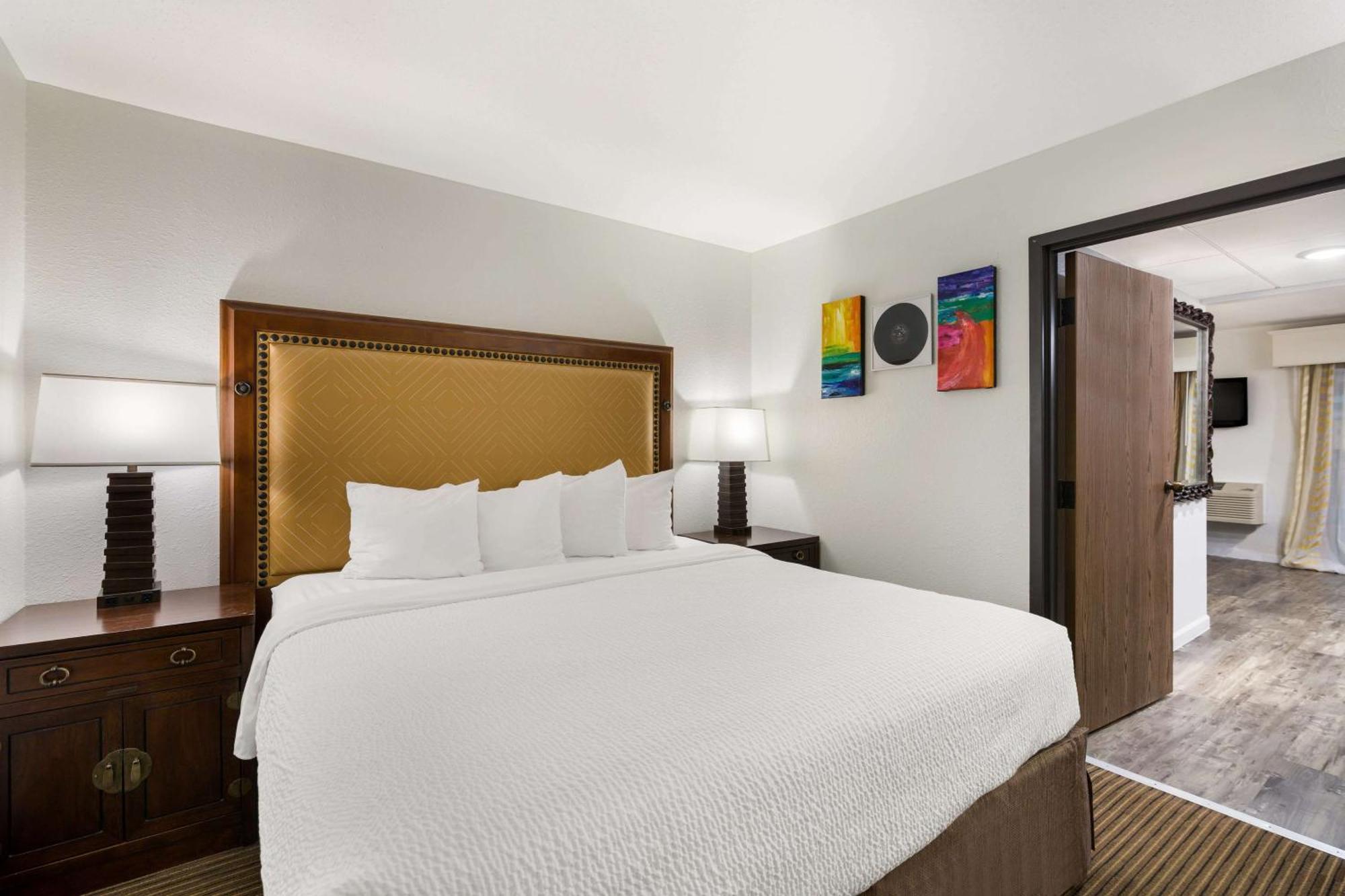 Revel Hotel Minot - Surestay Collection By Best Western Esterno foto