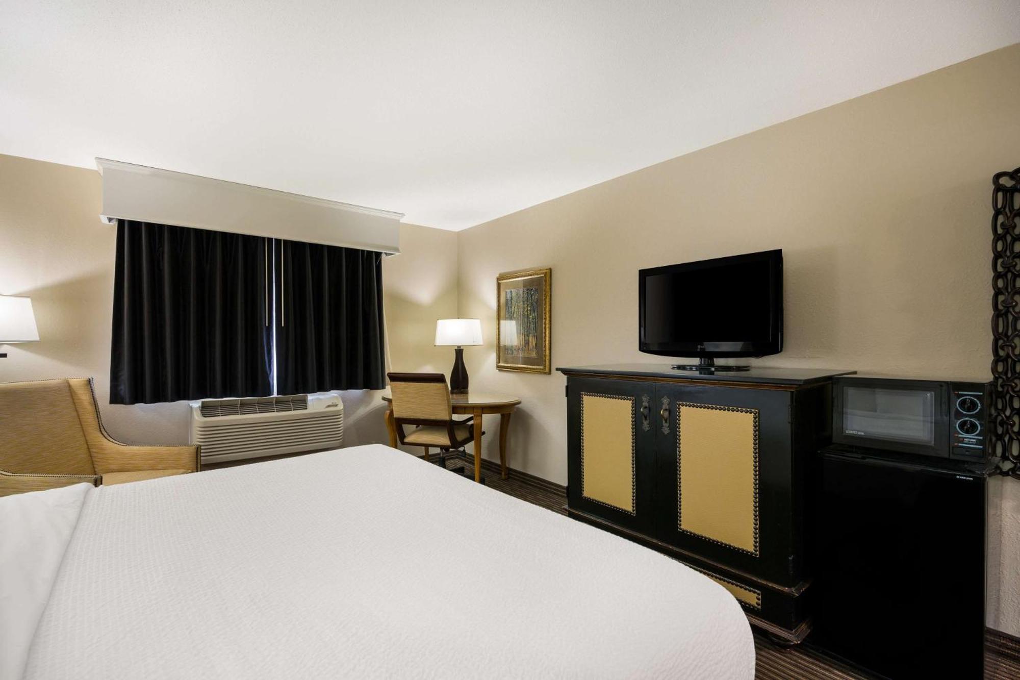 Revel Hotel Minot - Surestay Collection By Best Western Esterno foto