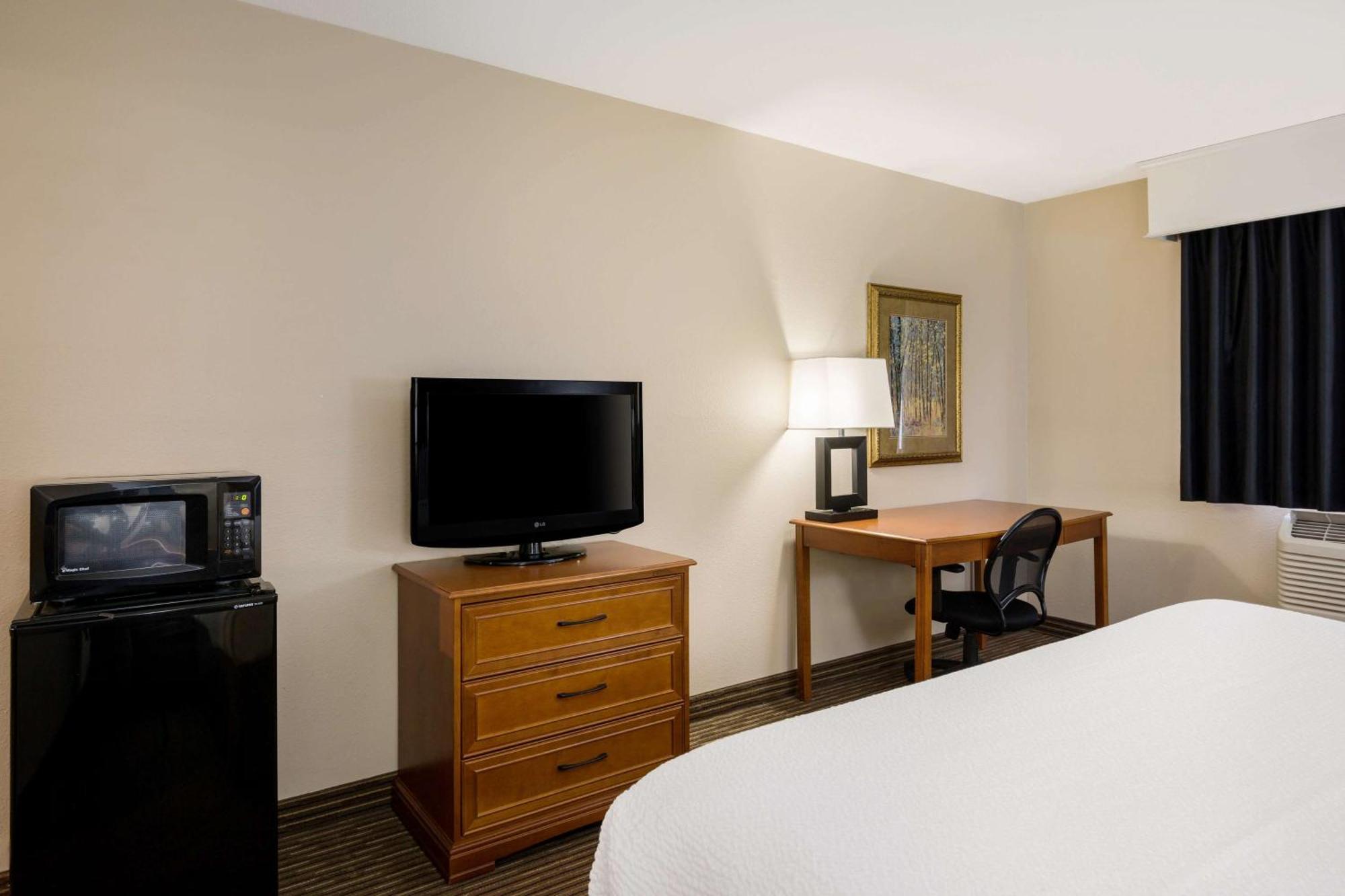 Revel Hotel Minot - Surestay Collection By Best Western Esterno foto