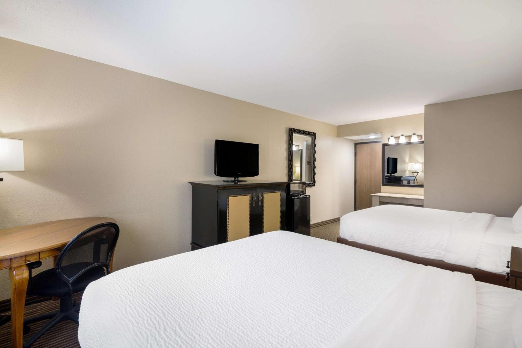 Revel Hotel Minot - Surestay Collection By Best Western Esterno foto