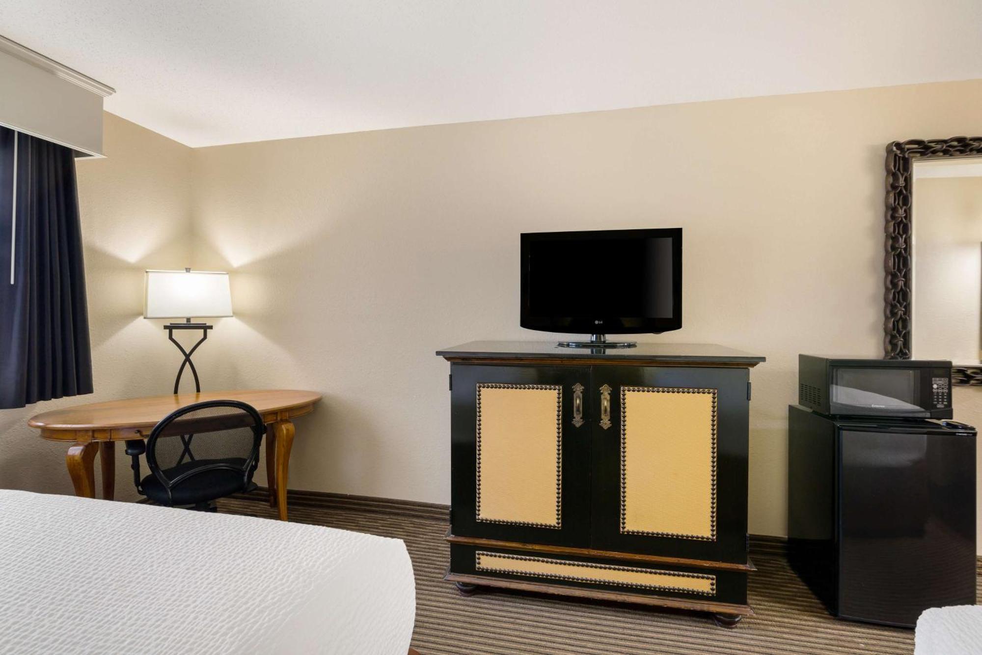 Revel Hotel Minot - Surestay Collection By Best Western Esterno foto