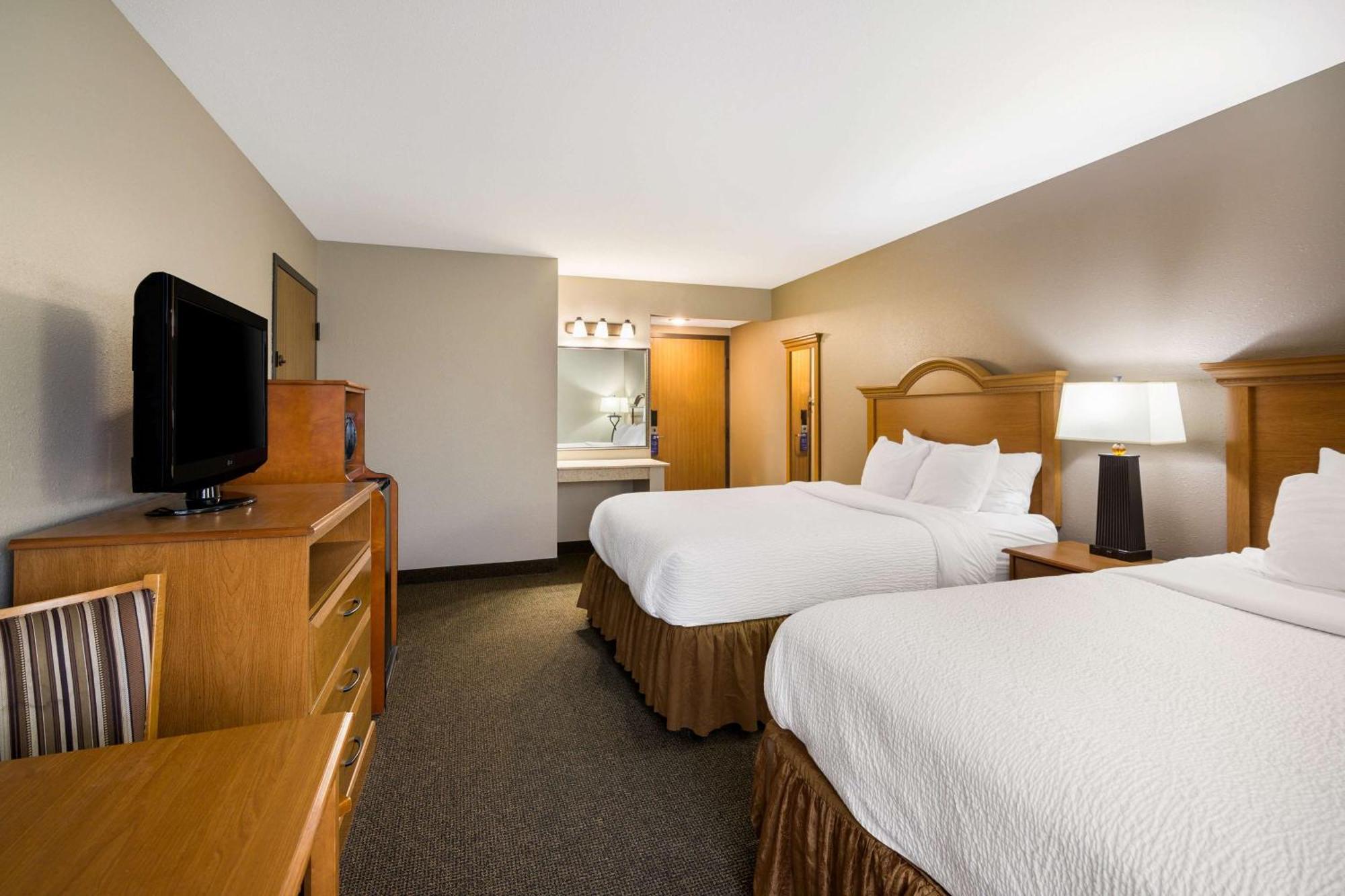 Revel Hotel Minot - Surestay Collection By Best Western Esterno foto