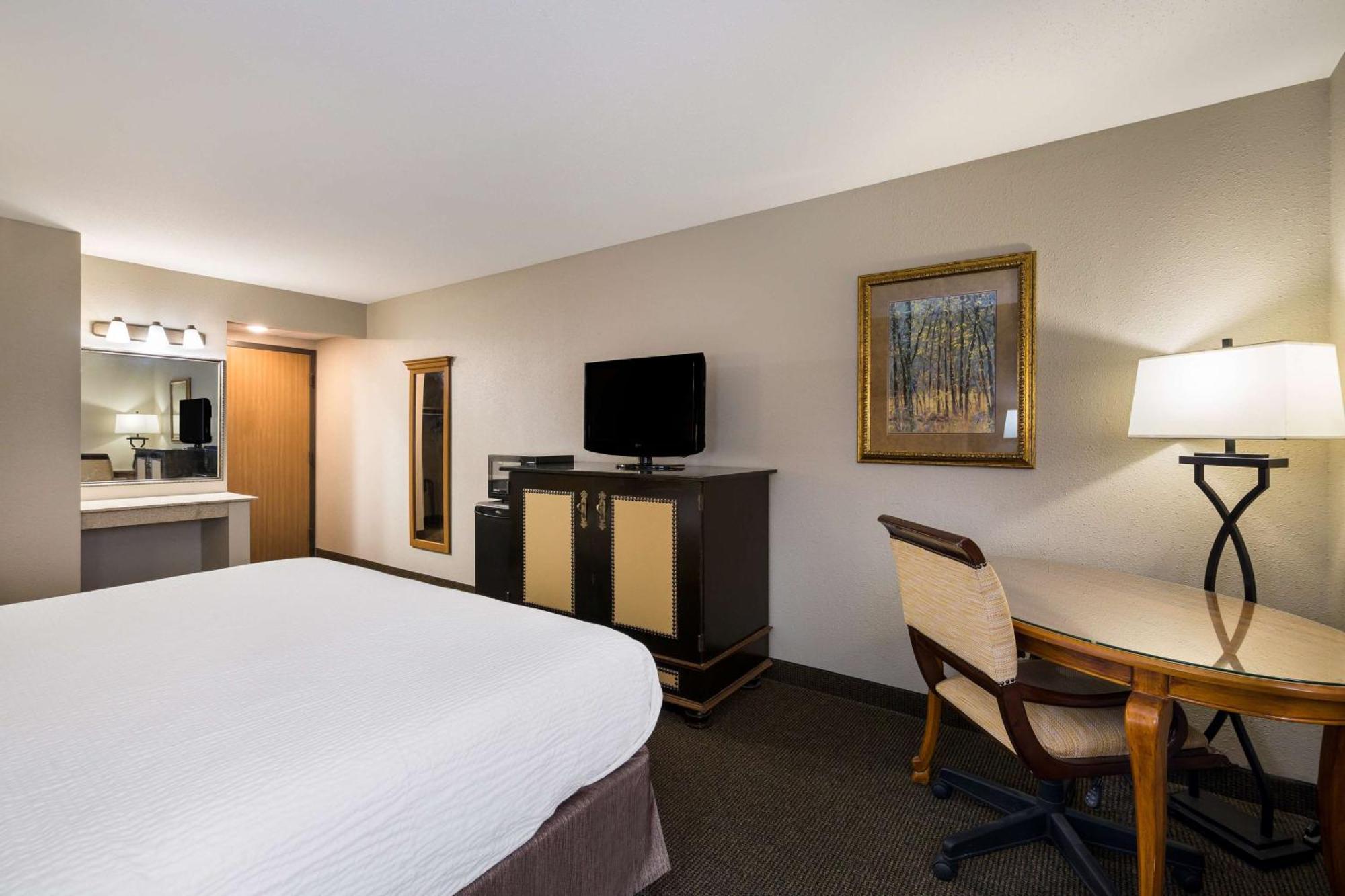 Revel Hotel Minot - Surestay Collection By Best Western Esterno foto
