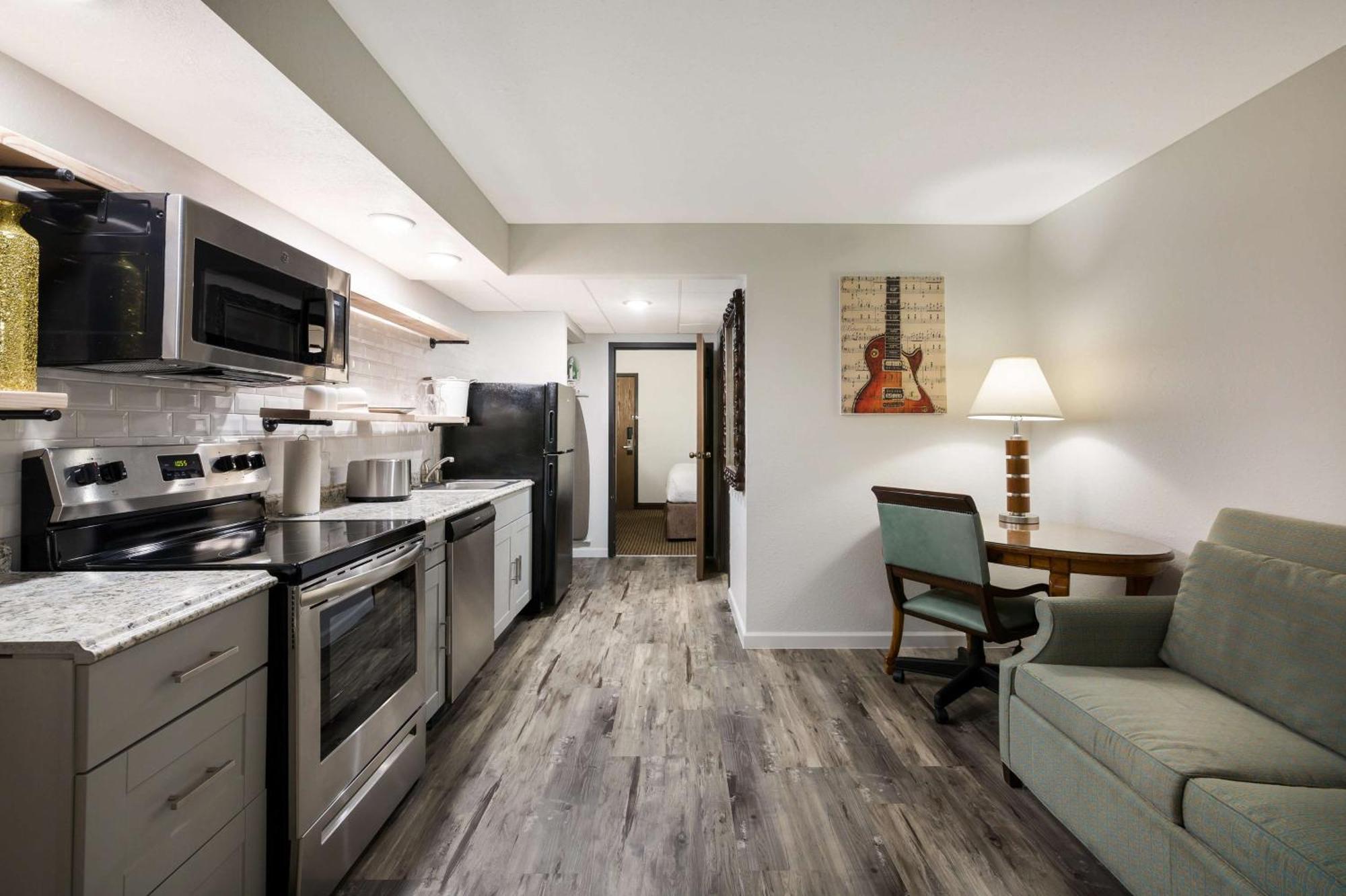 Revel Hotel Minot - Surestay Collection By Best Western Esterno foto