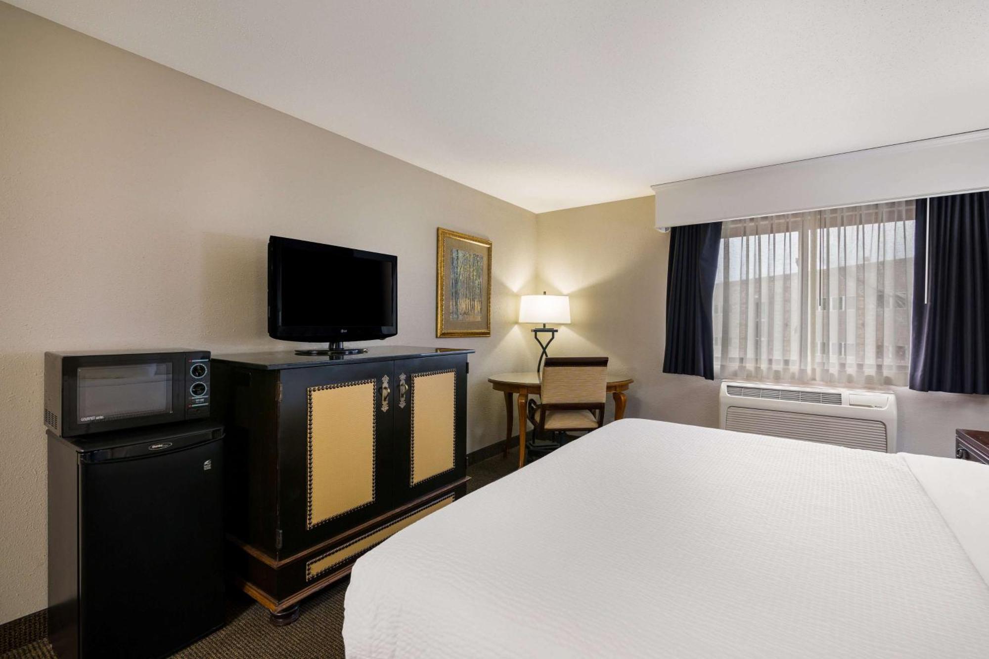 Revel Hotel Minot - Surestay Collection By Best Western Esterno foto