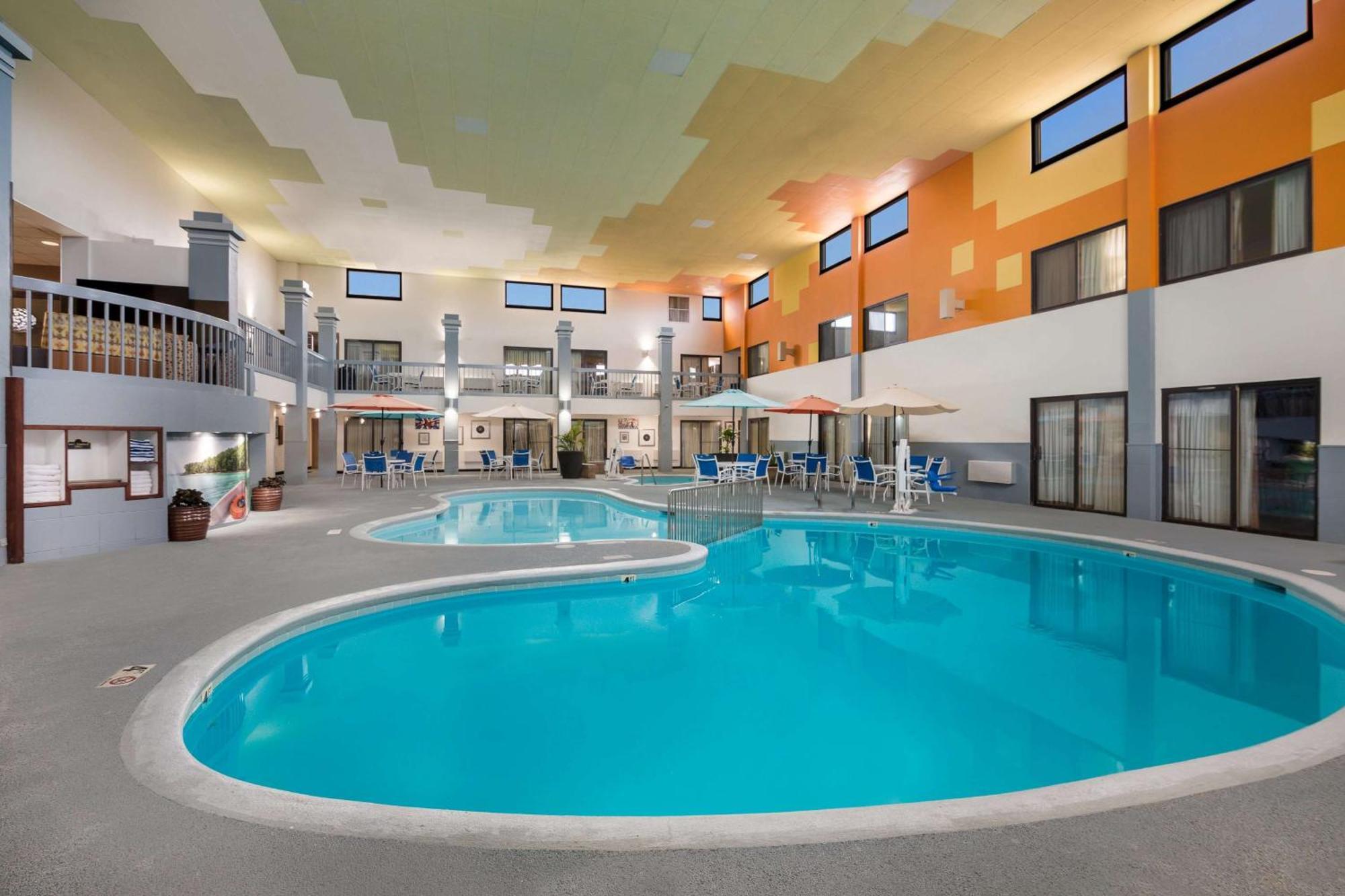 Revel Hotel Minot - Surestay Collection By Best Western Esterno foto