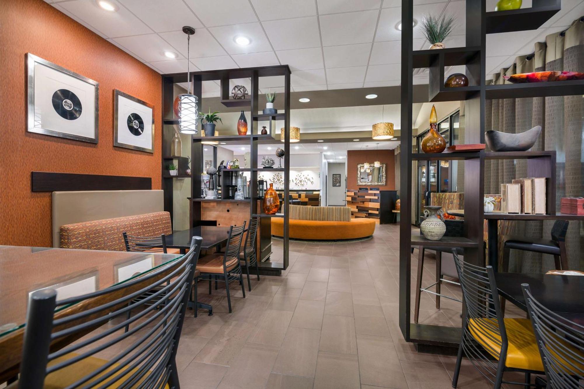Revel Hotel Minot - Surestay Collection By Best Western Esterno foto