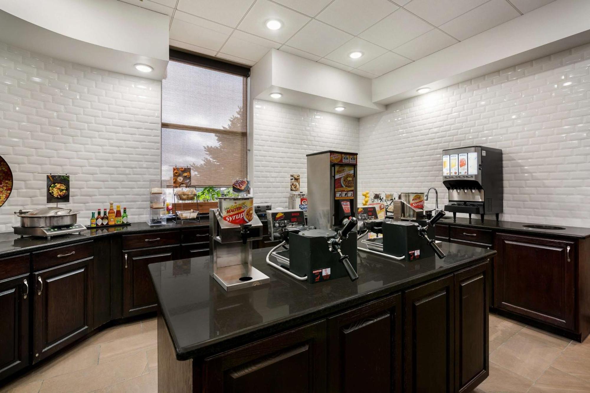 Revel Hotel Minot - Surestay Collection By Best Western Esterno foto