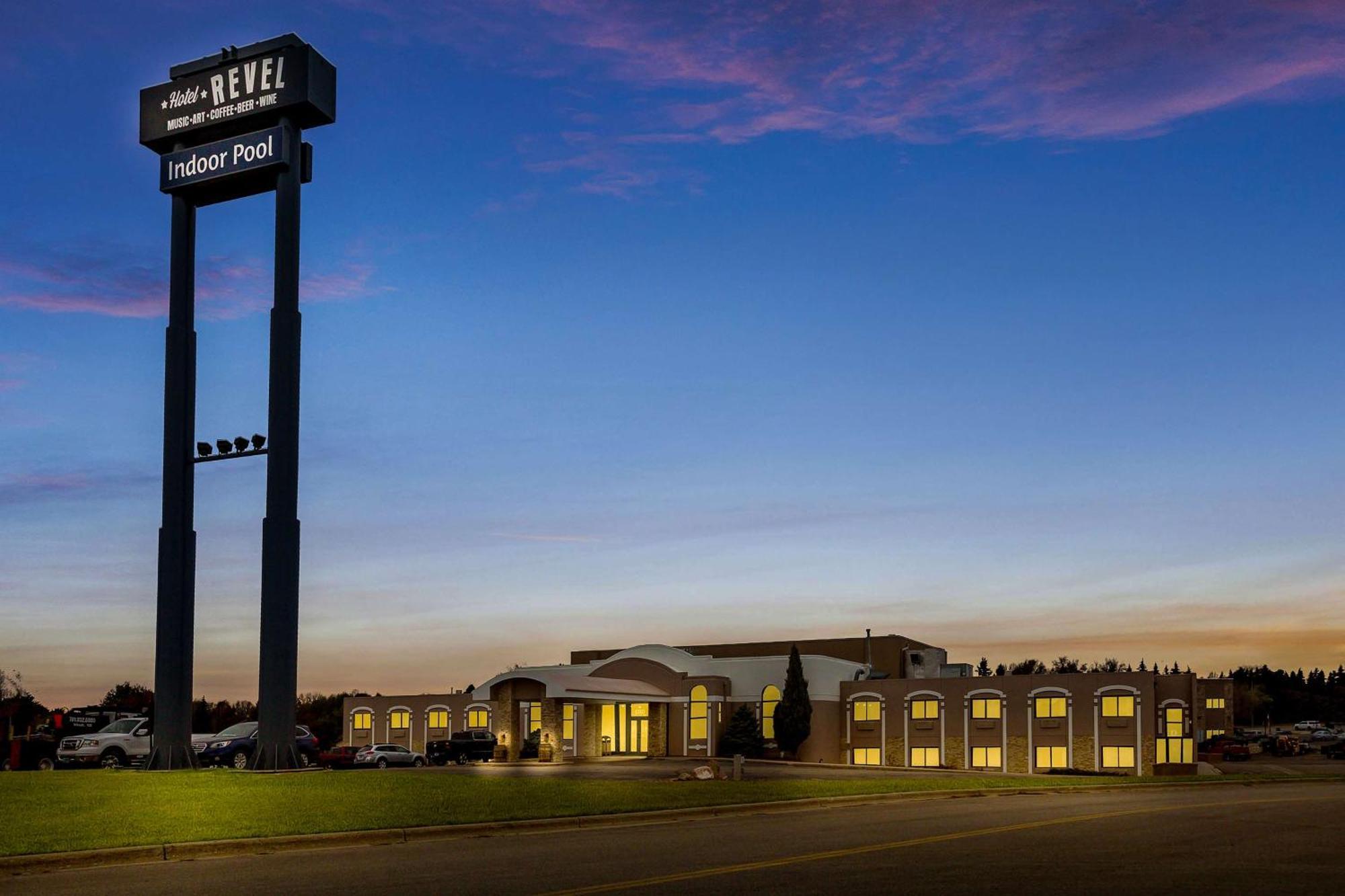 Revel Hotel Minot - Surestay Collection By Best Western Esterno foto