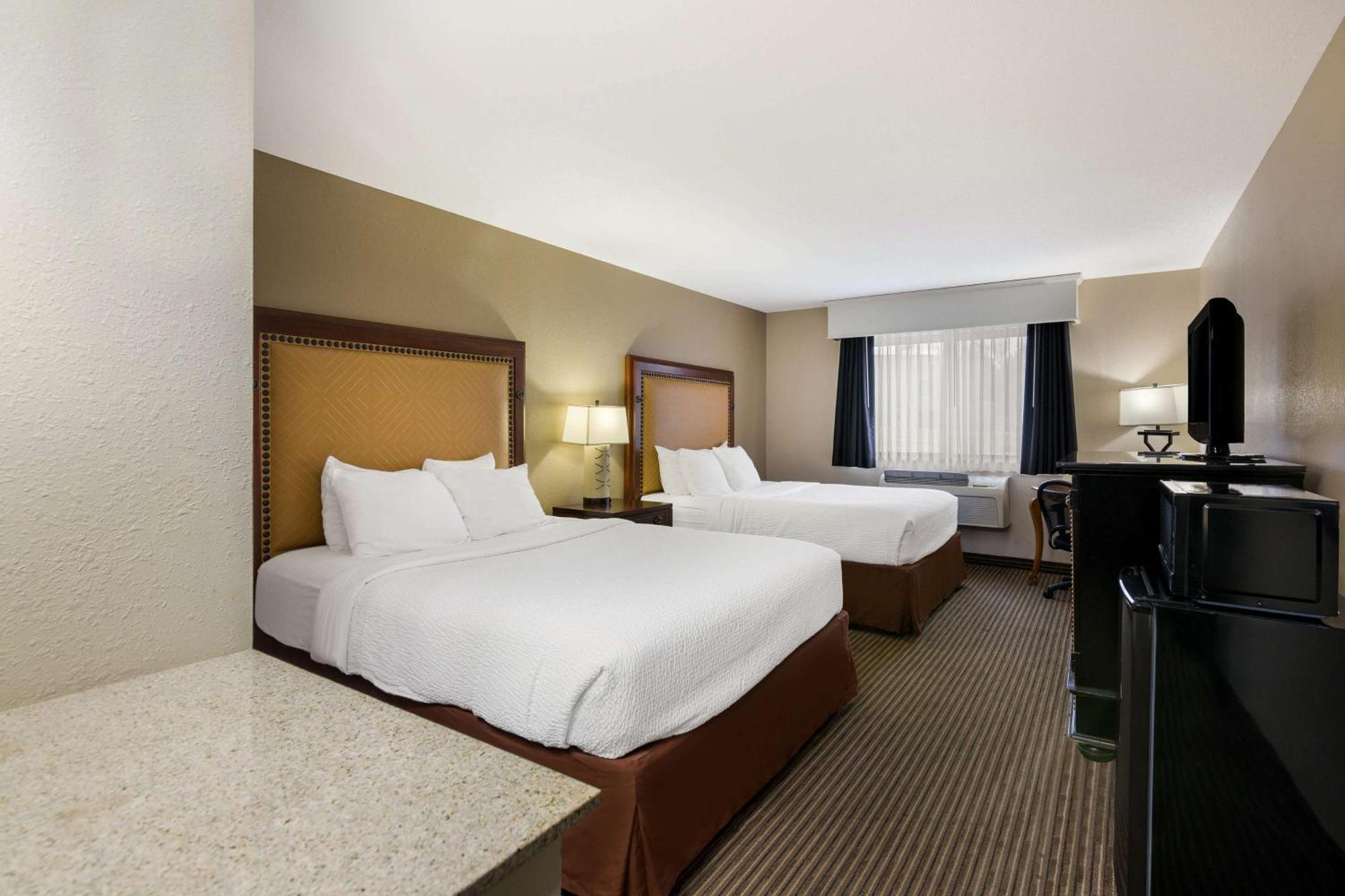 Revel Hotel Minot - Surestay Collection By Best Western Esterno foto