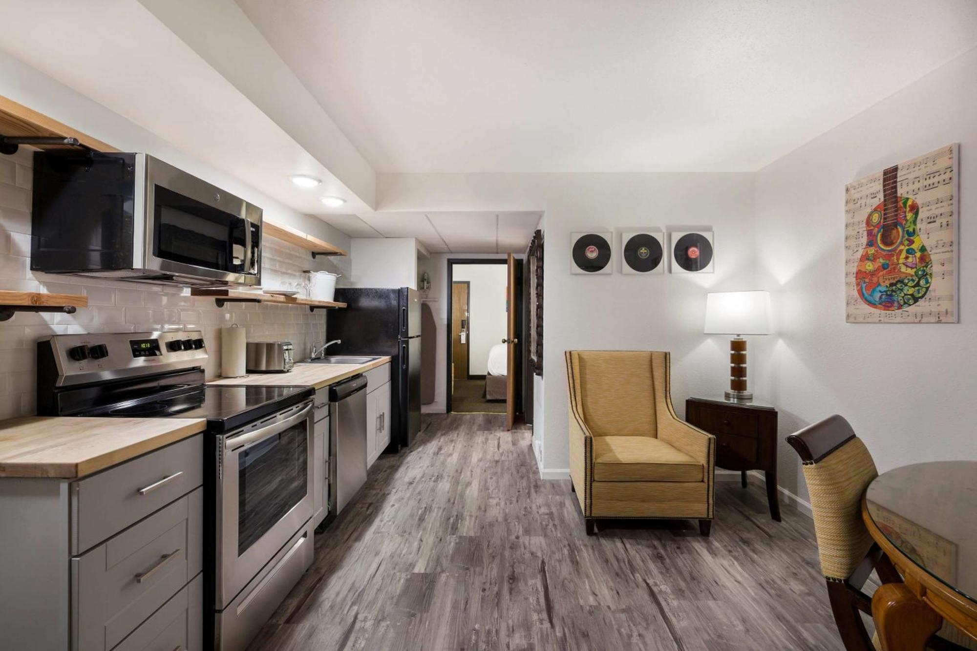Revel Hotel Minot - Surestay Collection By Best Western Esterno foto